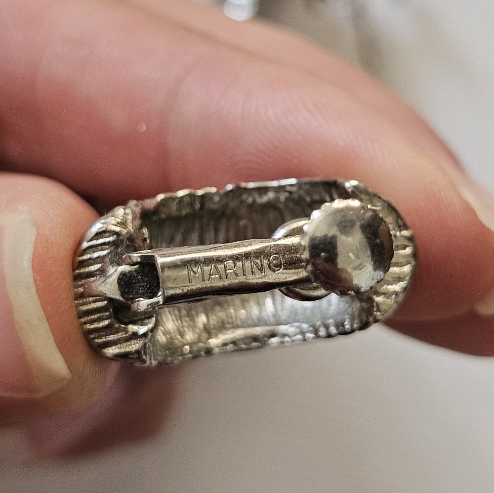 Vintage Marino Screw Back Ribbed Hoop Earrings - Picture 2 of 3